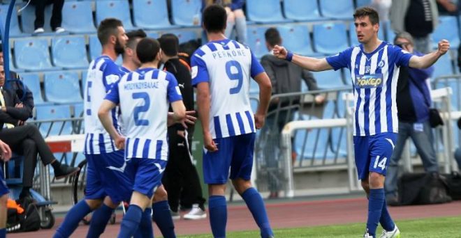 ΜΕΝΟΥΝ ΣΤΟ “Χ”